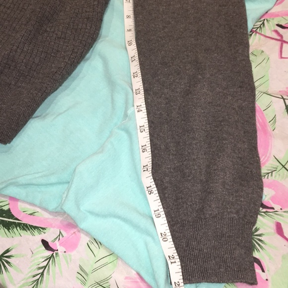 Claiborne gray sweater Sz Large!!! Charcoal - Picture 8 of 8